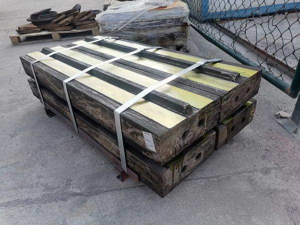 Cr26 Stone Crusher Spare Parts CI231 High Chrome Hammer Impact Crusher Wear