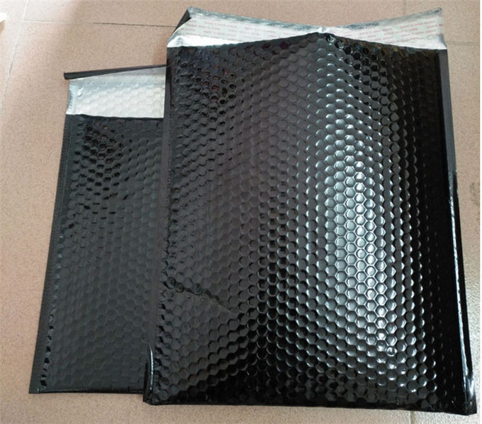 Durable Black Metallic Bubble Mailers Biodegradable Waterproof For Shipping