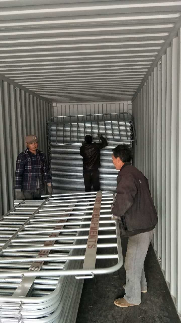 Hauler Models 1/72 MOBILE BARRIERS for temporary metal crowd control barriers