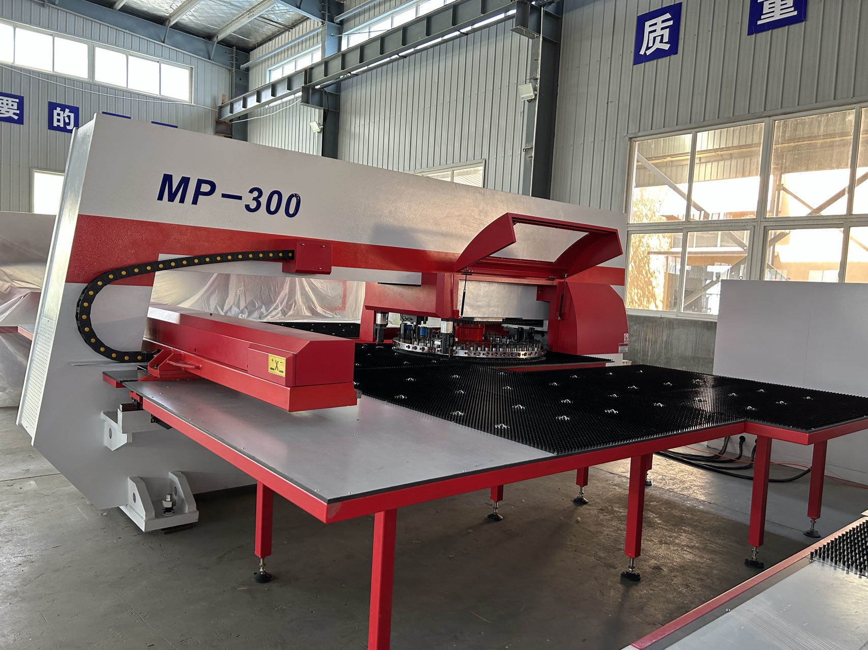 Cnc Turret Press Punching 30ton MachineCnc Plate Punching Machine