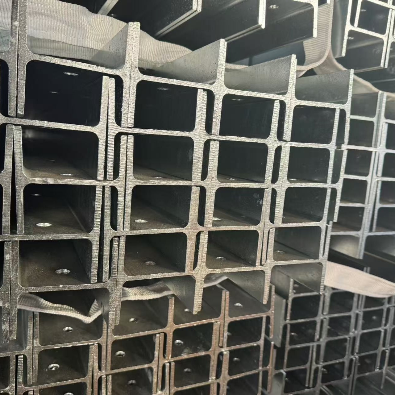 Aisi Standard Galvanized H Beam Retaining Wall For Highway Fence Posts