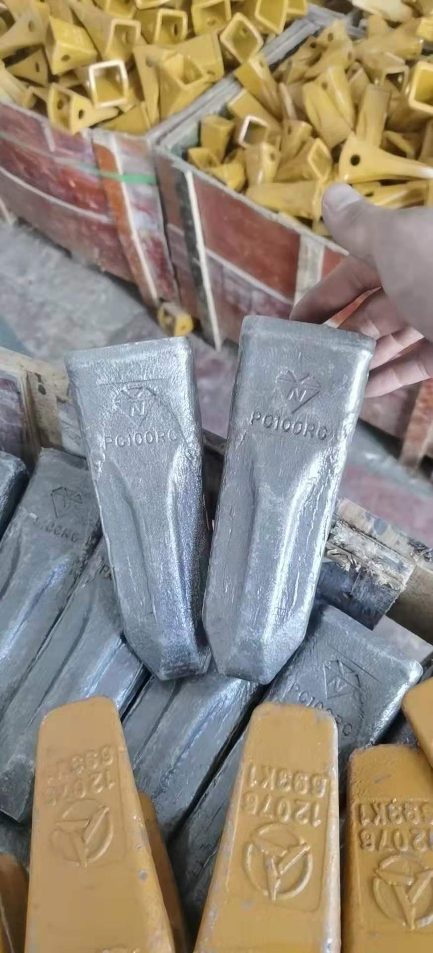 excavator bucket tooth adaptor and blade plate best price and hard bucket tooth