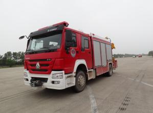Wholesale SINOTRUK Heavy Duty Rescue Truck , 6 Wheeled Road Rescue Emergency Vehicles from china suppliers