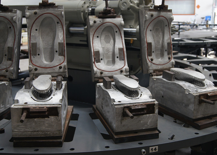Servo PVC Plastic Sandals Shoes Making Machine Injection