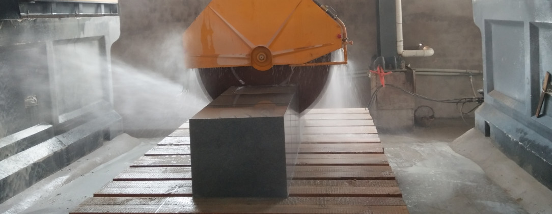 Four Column Middle Block Stone Slab Cutting Machine With Double Hydraulic Cylinder