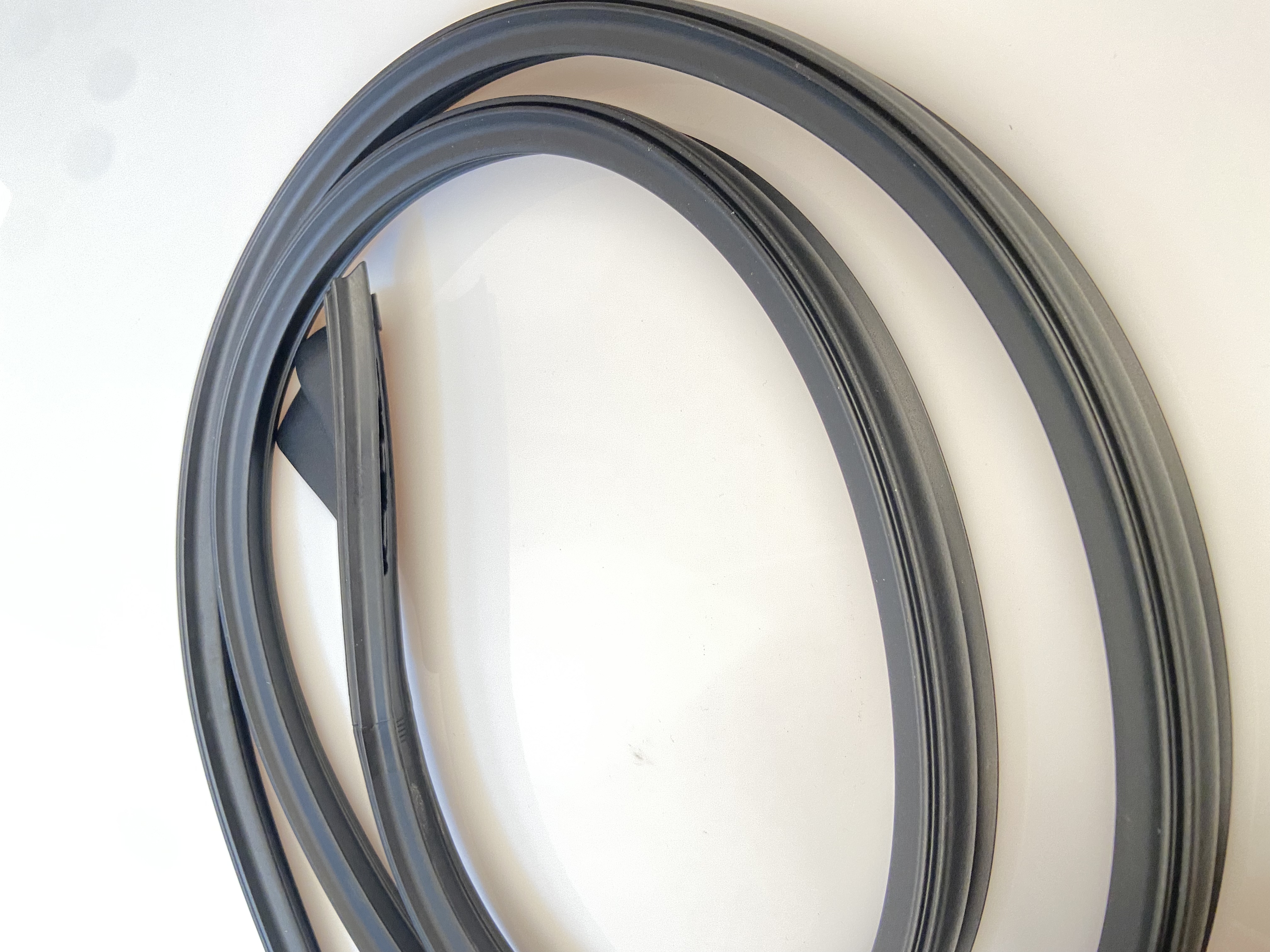 Customized Car Window Seal Strip Rubber for Y Model OE NO. 1497677-04