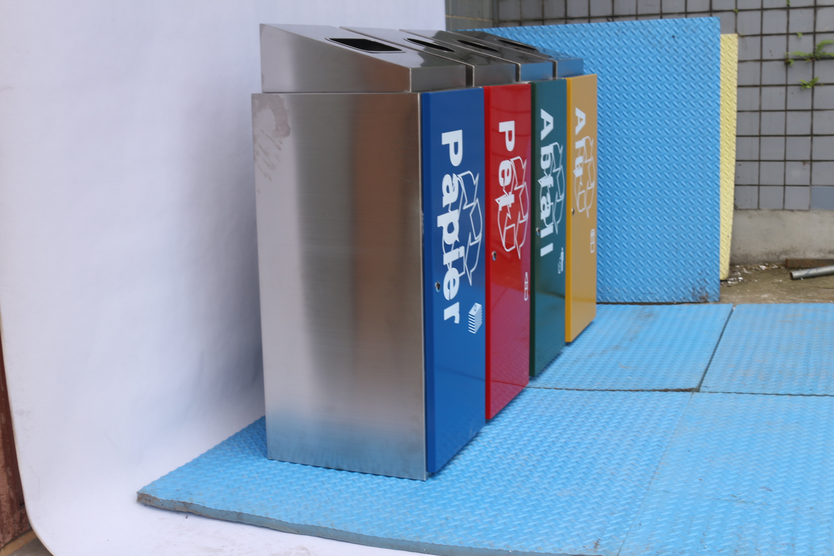ISO14001 Certificate 4 Compartments 50L Industrial Recycling Bin