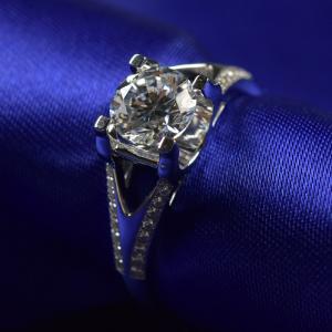 Wholesale Brilliance Cut Moissanite Diamond Engagement Rings 1ct 6.5mm With 18K White Gold Material from china suppliers