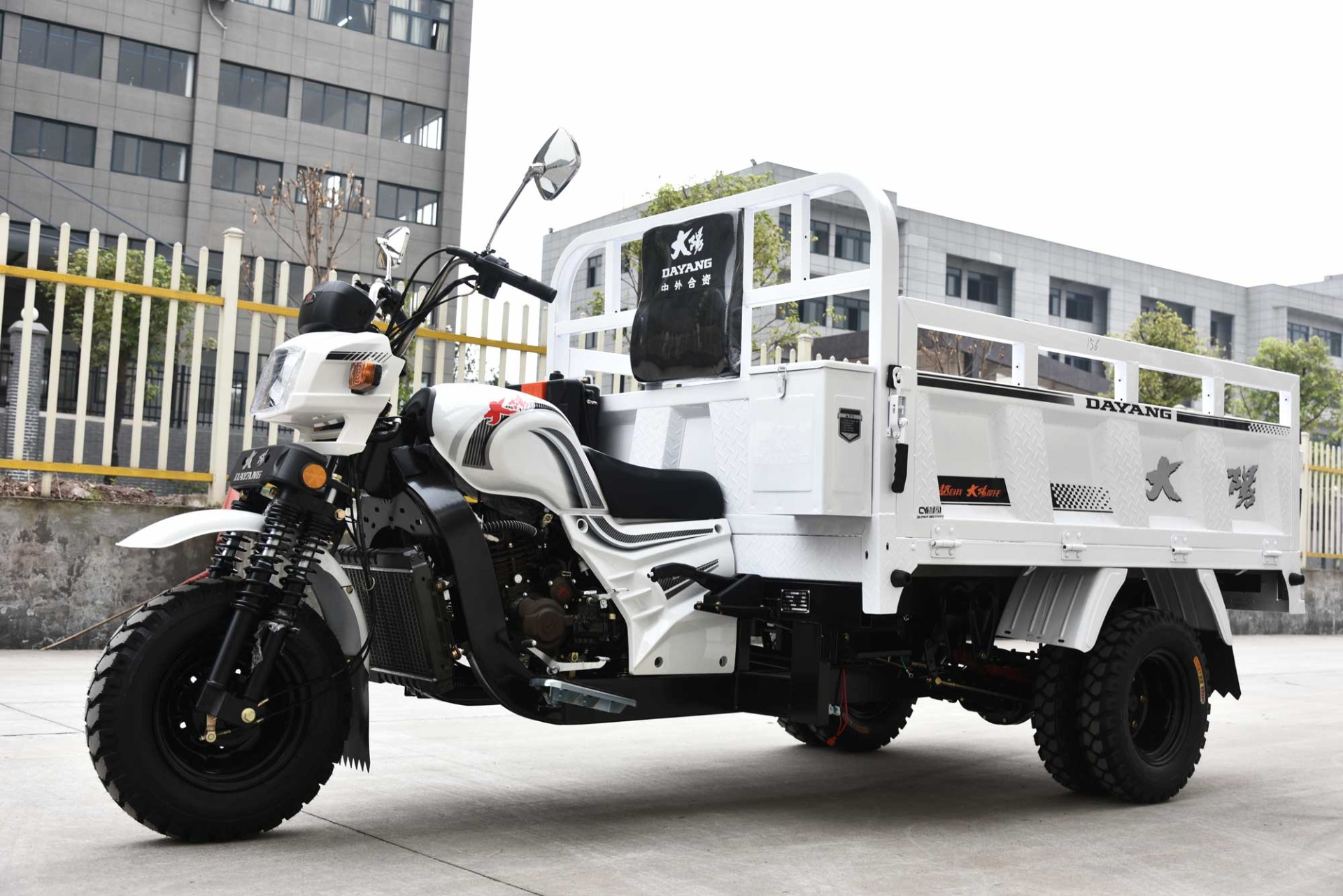 Adult 150cc Gasoline Heavy Duty Five Wheels Cargo Tricycle with Maximum Speed 50-70Km/h