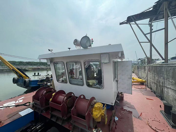 16kw Versatile Sand Mining Dredge With A Blue Color For Various Sand Extraction Needs
