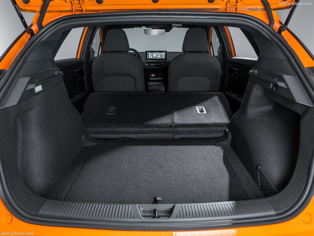 New Energy 2024 hottest pure electric vehicleMG4 EV with 250N.m Torque Max. 986l Extra Large Trunk Space