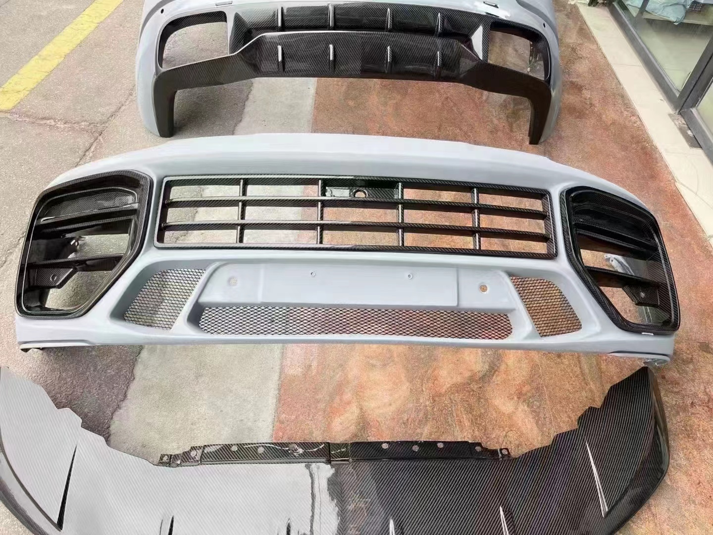 Cayenne Carbon Fiber Body Kit for Porsche Cayenne MTR Dry Carbon Fiber Body Kit Front and Rear Bumpers