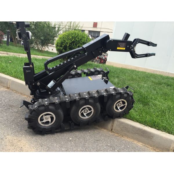 Precision Machining Bomb Disposal Robot With 140kg Loading Ability Black Color