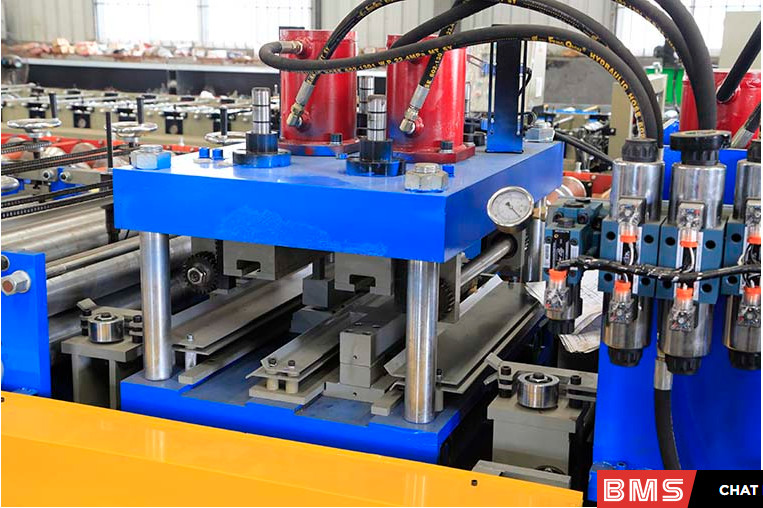 Thickness 1.5mm CZ Purlin Roll Forming Machine With Cr12Mov Cutter
