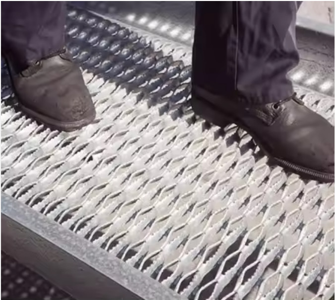 Customized Anti Skid Metal Plate 1-6mm For Floor And Stairs / Non Skid Metal Plate