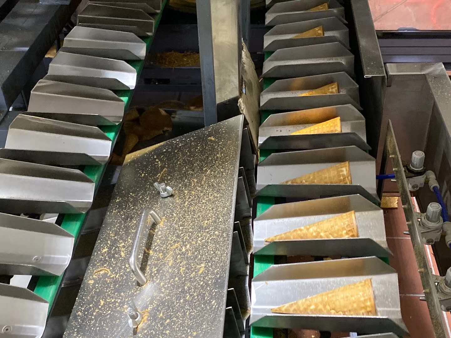 Multidimensional Waffle Ice Cream Cone Biscuit Making Machine / Rolled Sugar Cone Product Line