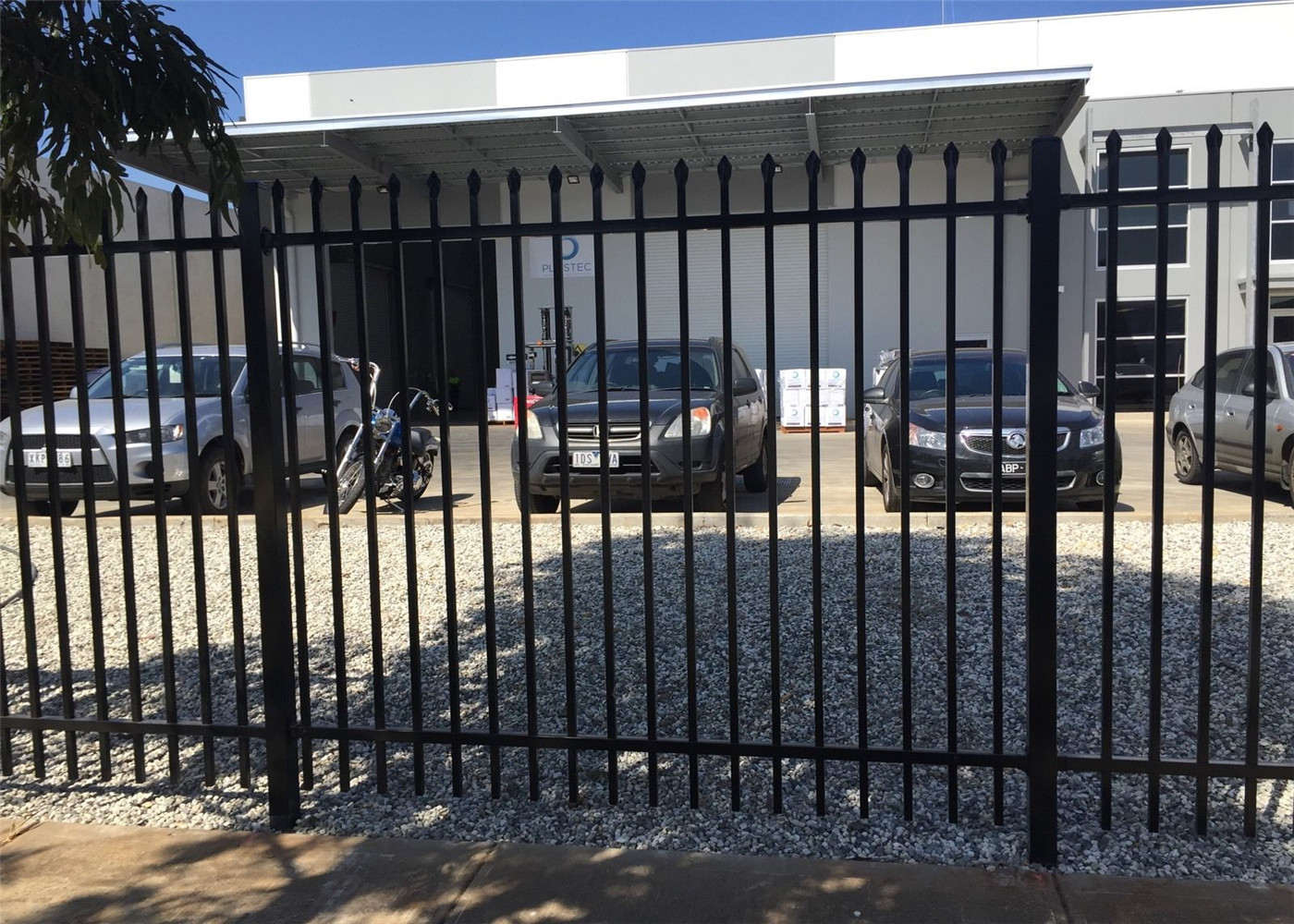 Steel Tubular Fence Panels 1.2m*2.4m Rail 40mm *2.00mm 25mm*1.2mm Spacing 100mm silicon bronze& stainless steel welding