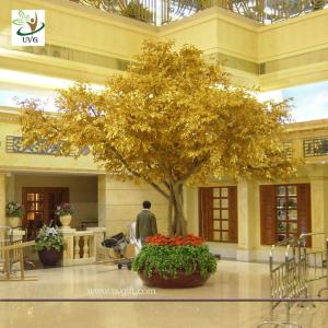 Wholesale UVG GRE09 Gold banyan leaves big fake indoor trees in wooden trunk for hotel landscaping from china suppliers