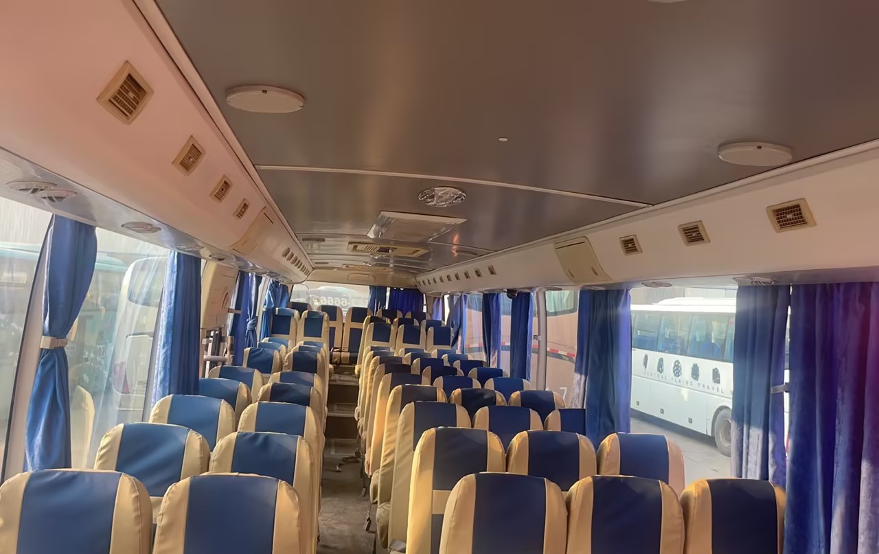 65 Seats Coach Bus Used Luxury Tour Passenger Bus Diesel Fuel Type Max Speed 100km/h