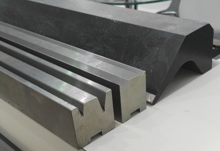 Customizable European Style Press Brake Tooling 42CrMo Section Punch / Die Molds