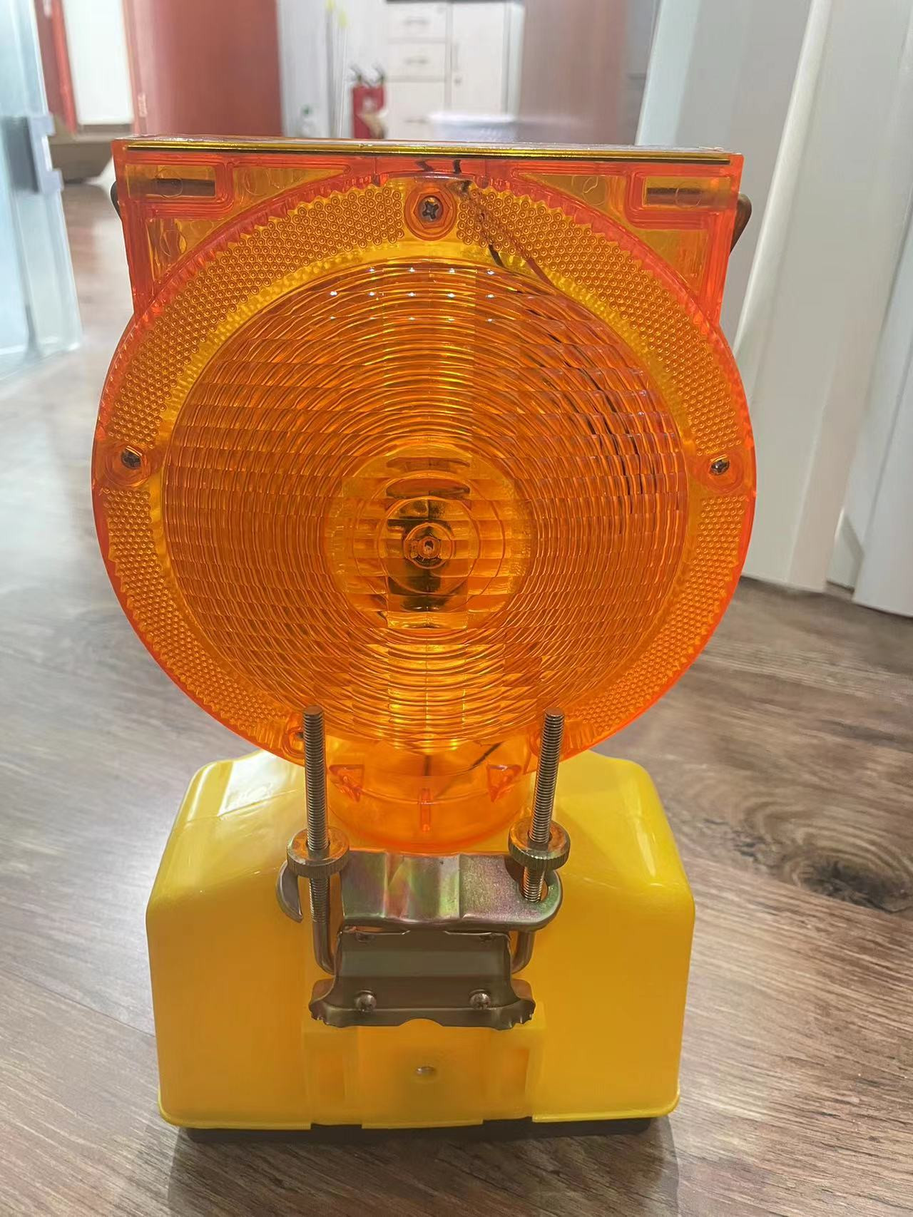 Road Safety Solar Powered Traffic Light 670g Emergency Vehicle Warning Lights