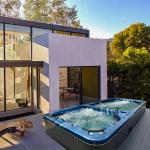 Quick Delivery Comfortable Outdoor Acrylic Garden Massage Hot Spa Tubs