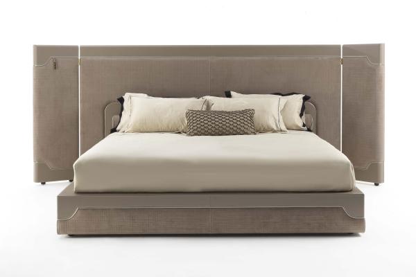 3.2x2.2m Luxury Italian Bedroom Sets , Matted Leather Modern King Size Platform