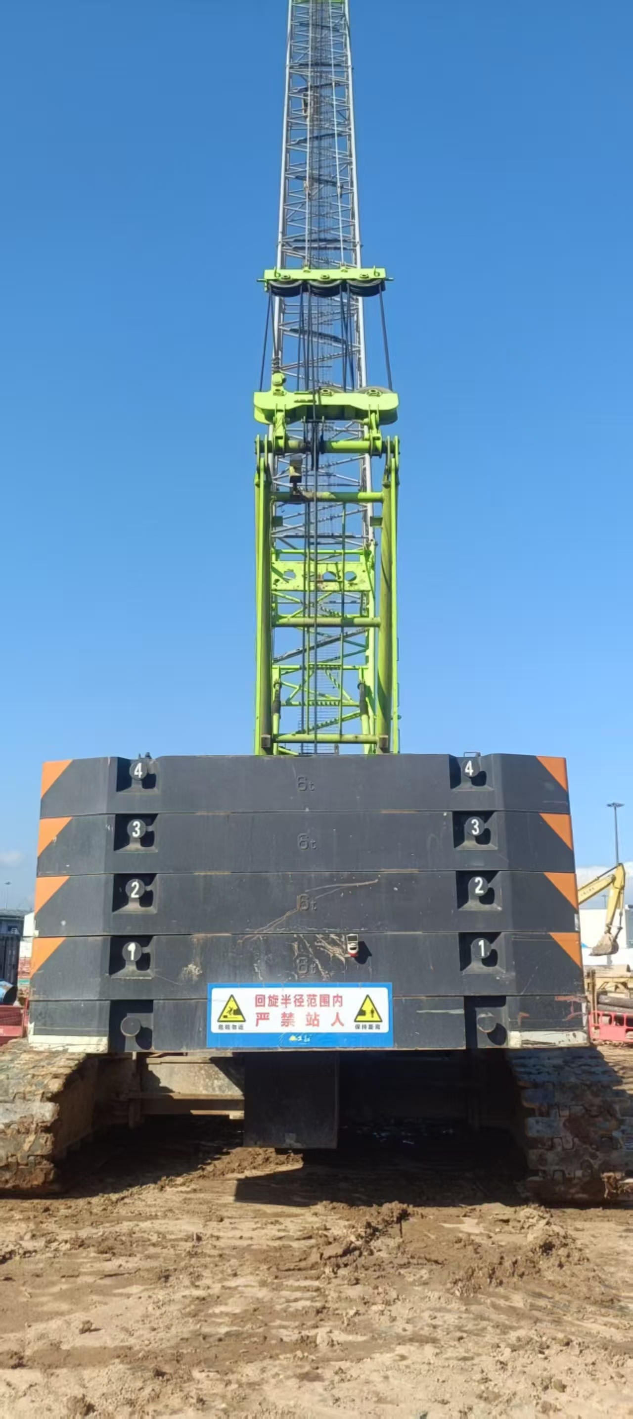 Energy Efficient 85Ton ZCC850V Lattice Boom Crane Safe Operation at Maximum Lifting Height 46m