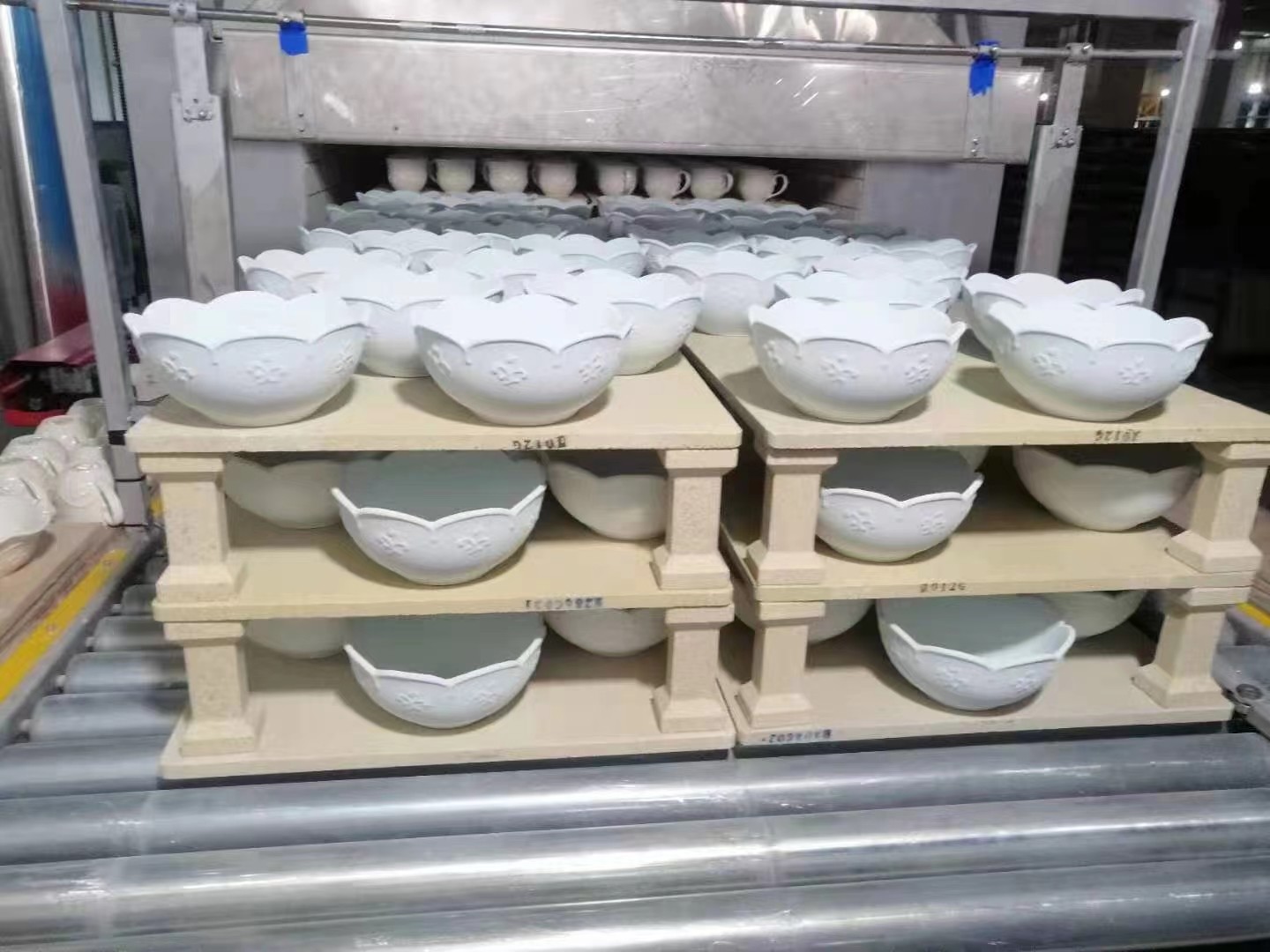 Metal Roller Kiln Low Fuel Consumption Mechanization Automation Ceramic Fast Fire Kiln