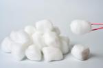 Little Sterile Cotton Balls Skin Disinfection Cleaning Lightweight Eound Shaped