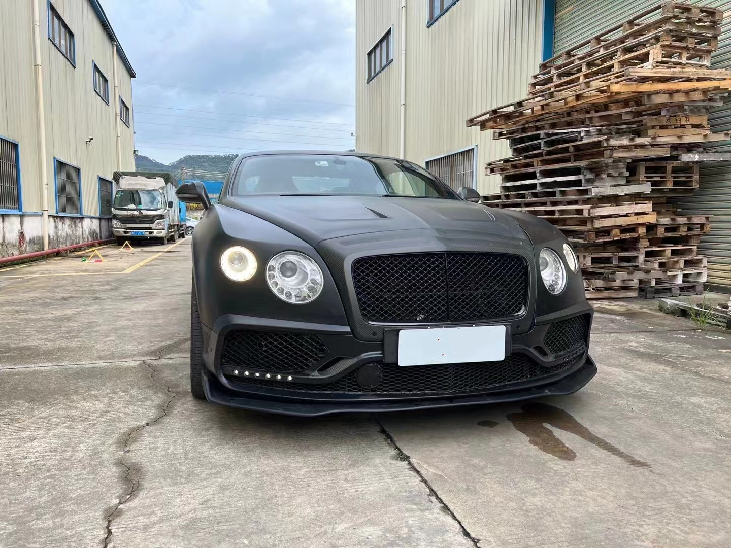 2014 - 2016 Bentley Continental Body Kit Plastic Front And Rear Spoiler Hoods