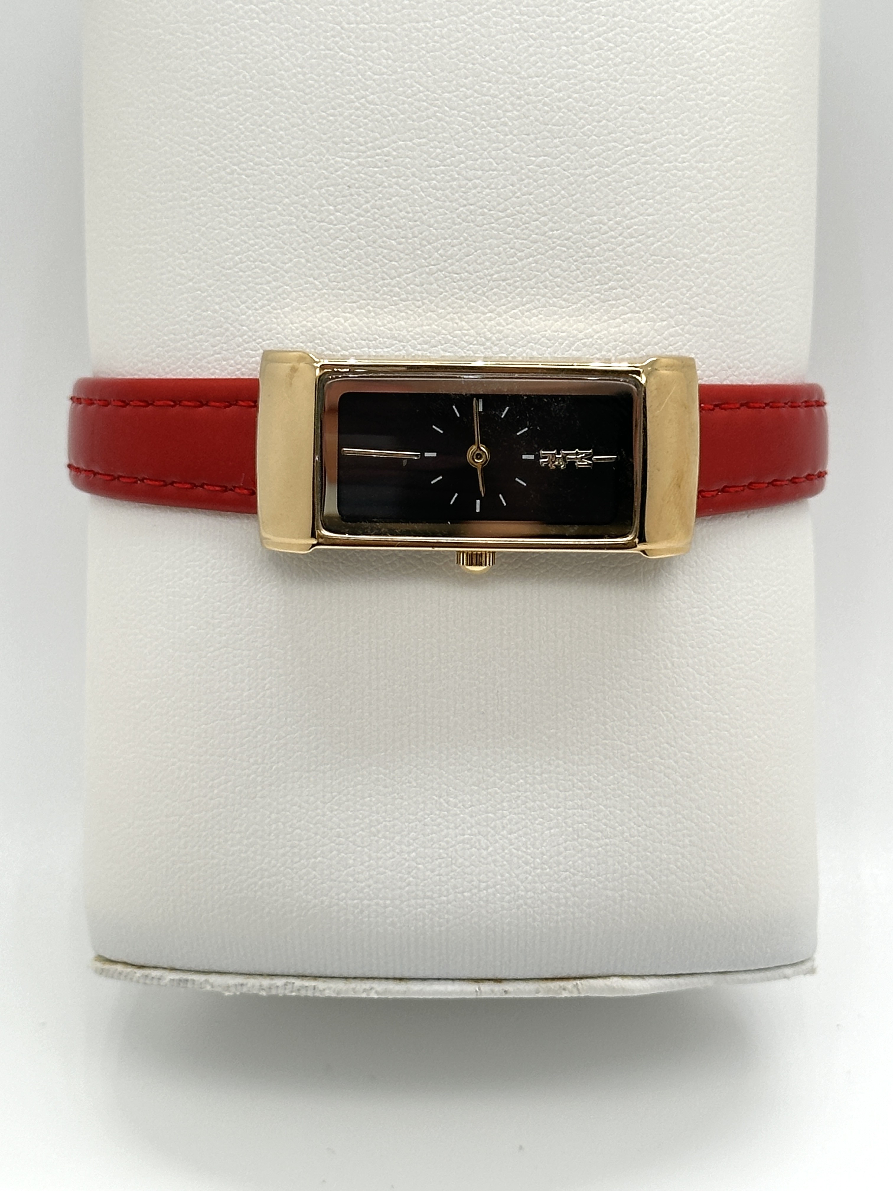 Modern Leather Strap Watch Waterproof With Laser Engraved Logo For 18-45 Year Olds