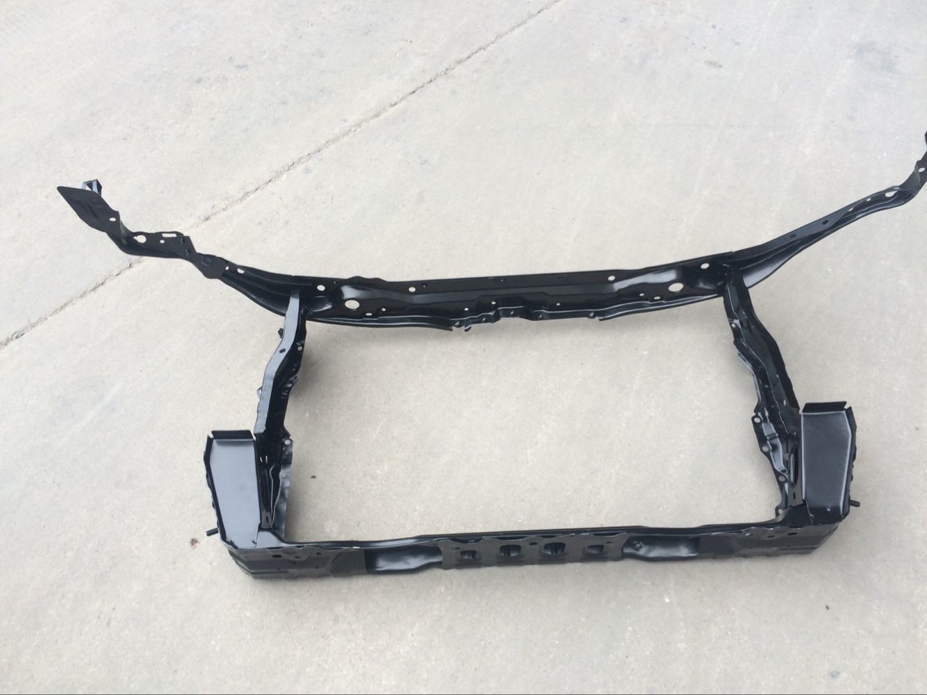 Auto Spare Parts New Black Radiator Frame For Toyota Camry Door Parts 2012