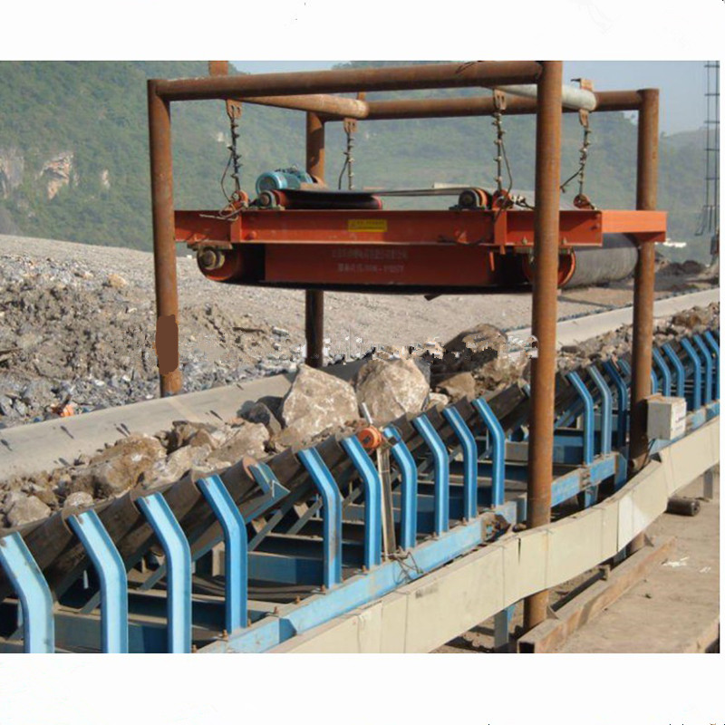 Tin Iron Ore Separation Magnetic Conveyor Belt Separator with 1900*735*935 Dimension