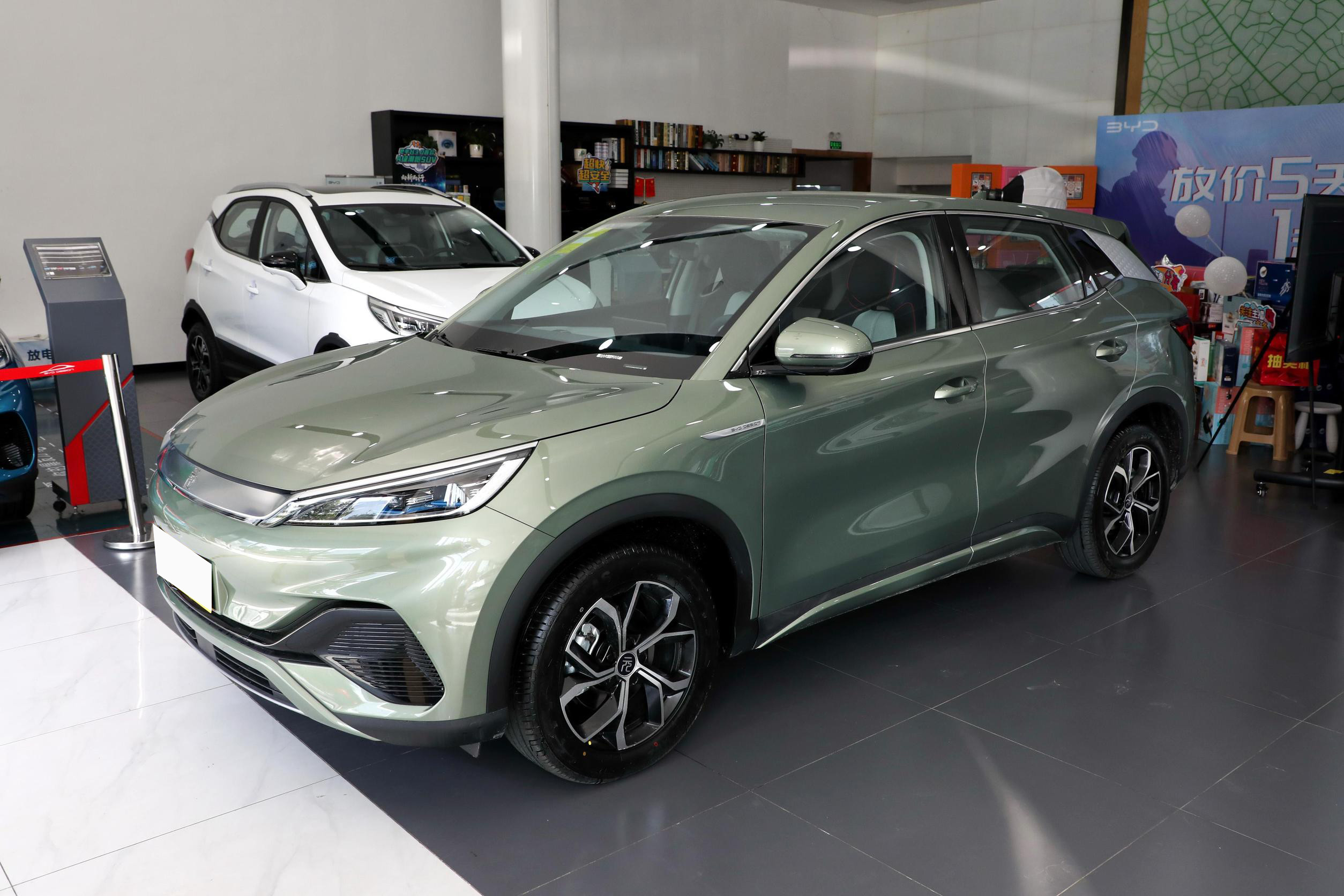 4 Wheels BYD Yuan Plus ATTO 3 SUV 430KM New Energy Electric Vehicles For Adults