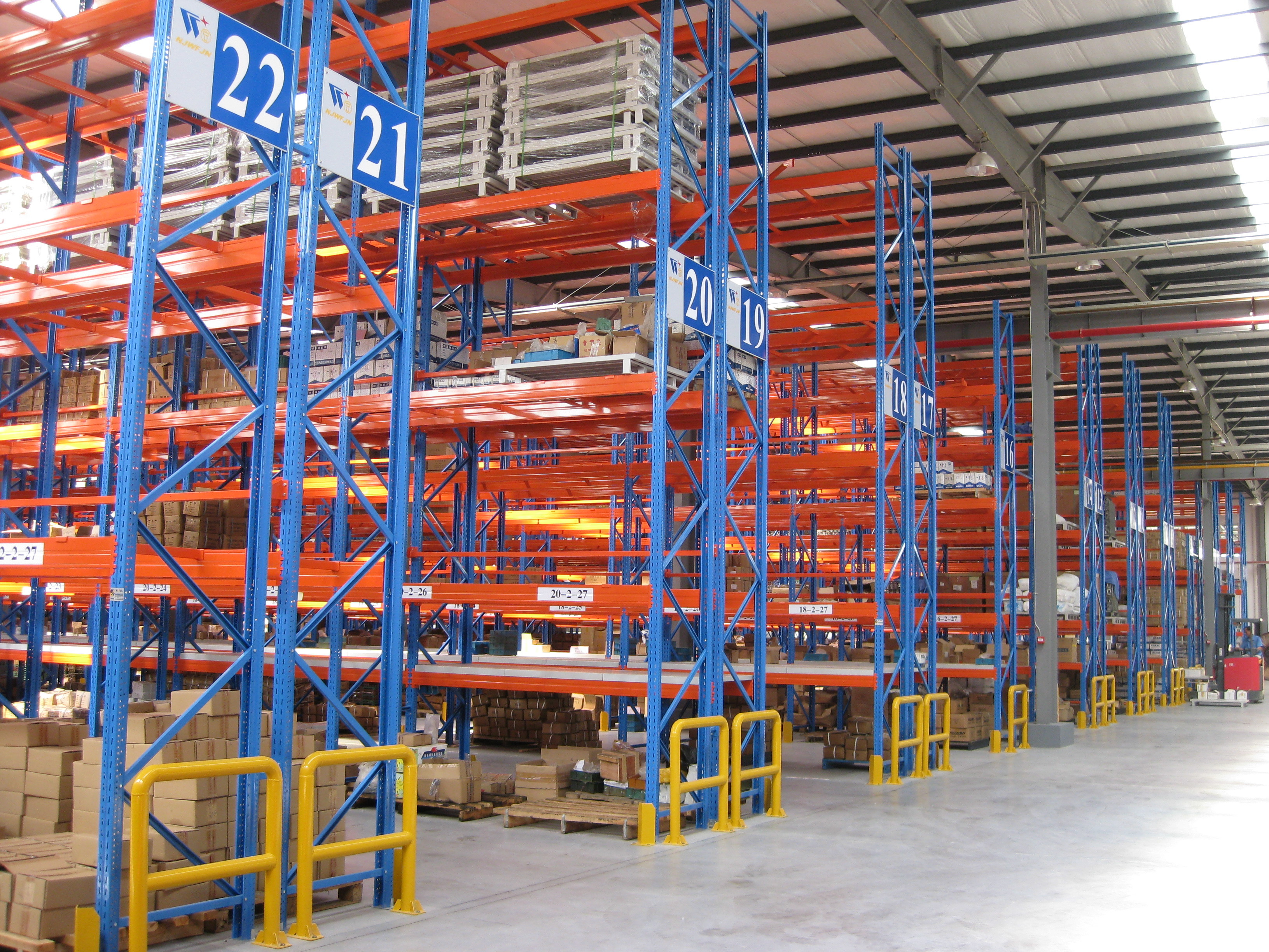 Logistics Equipment Heavy Duty Metal Shelving Easy Installation 10 Years Warranty