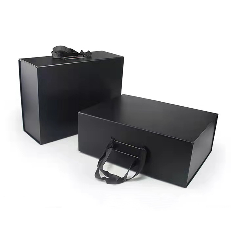 Magnetic Flip Rigid Cardboard Packaging Black Kraft Boxes 20x18x6