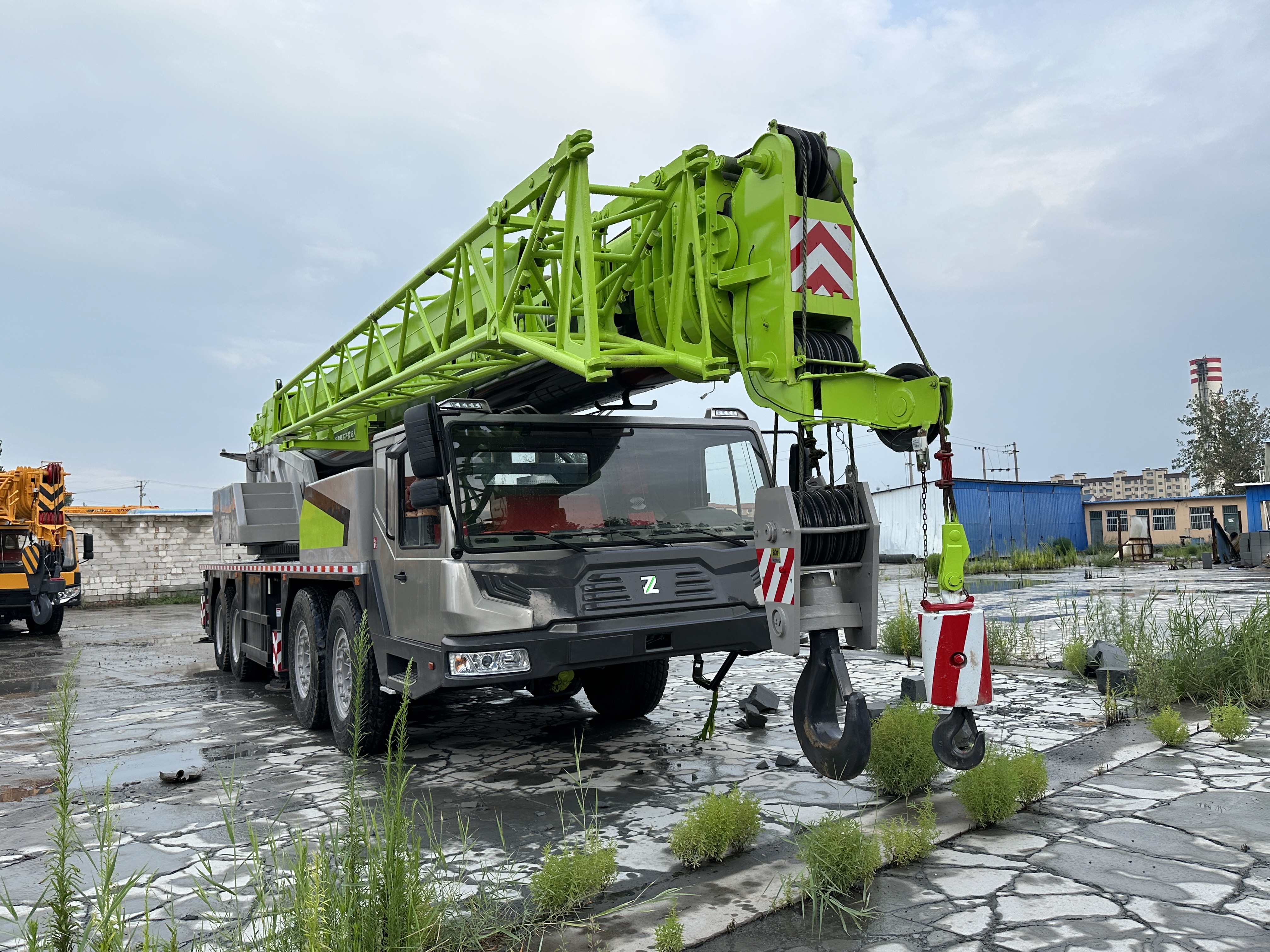 80 Ton Used Truck Crane with Telescopic Straight Boom from Zoomlion in India