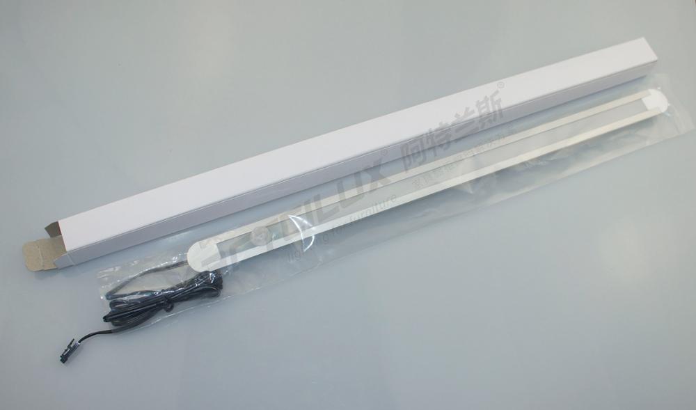 12V Standard Cabinet Strip Light 90lm White Emitting Color Adjustable Length