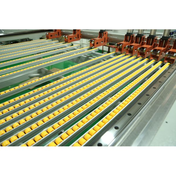 Tolerance 0.1mm High Precision Acrylic Programmable Logic Control Electric Cutting Saw Mahcine