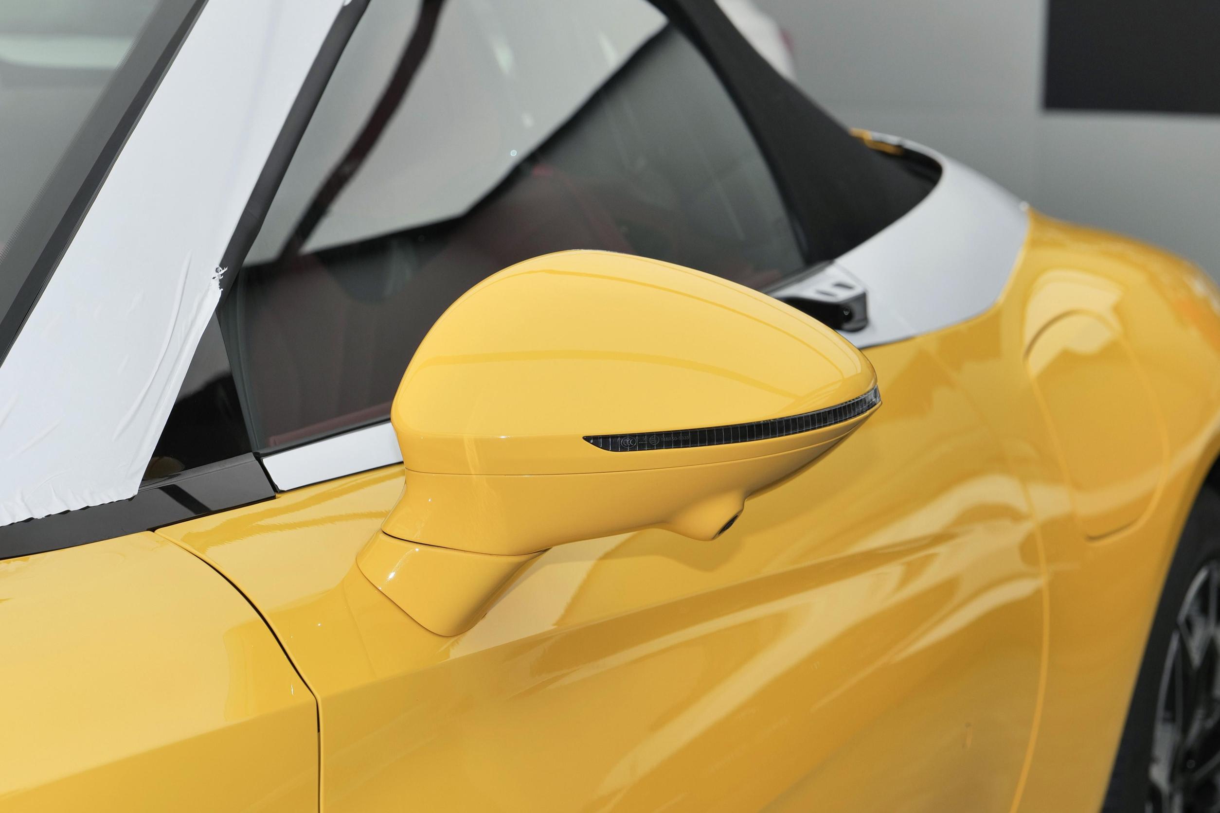 Energy Vehicle 2024 MG Cyberster Electric Sport Car 4WD with 580km EV Range and Custom's Requirement WHEELBASE 2690mm