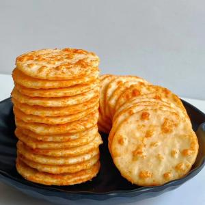 Wholesale Diameter 4.5cm Rice Cracker Snacks Tomato Flavor Japanese Rice Biscuits from china suppliers