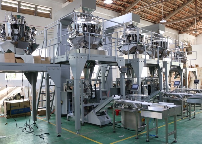 Multihead Weigher Automatic Vertical Packaging Machine PLC Control For Snack Foods / Chips / Nuts Bean