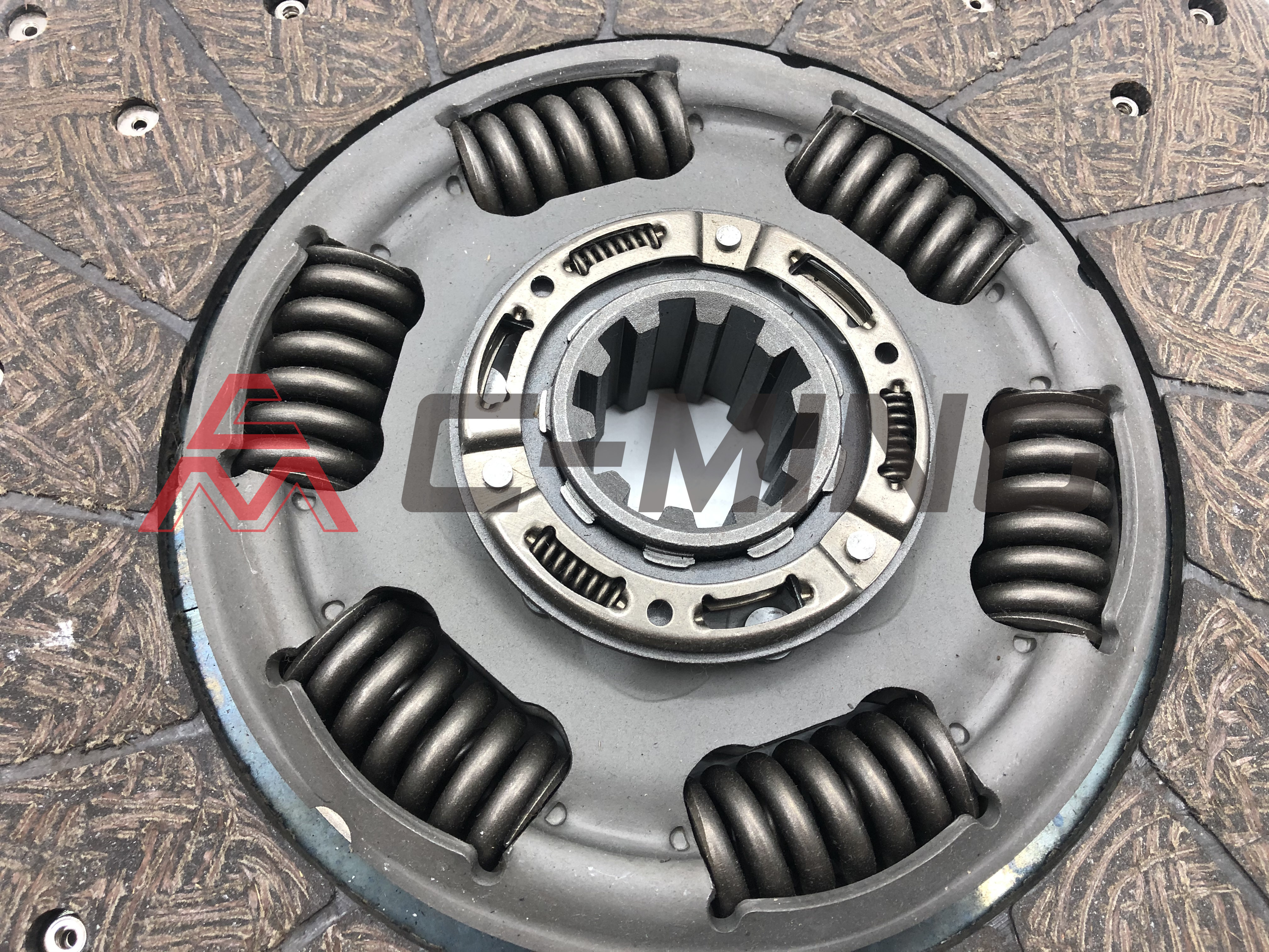 Kinglong Bus Car Clutch Plate Pressure Plate TS16949 EQ4150G