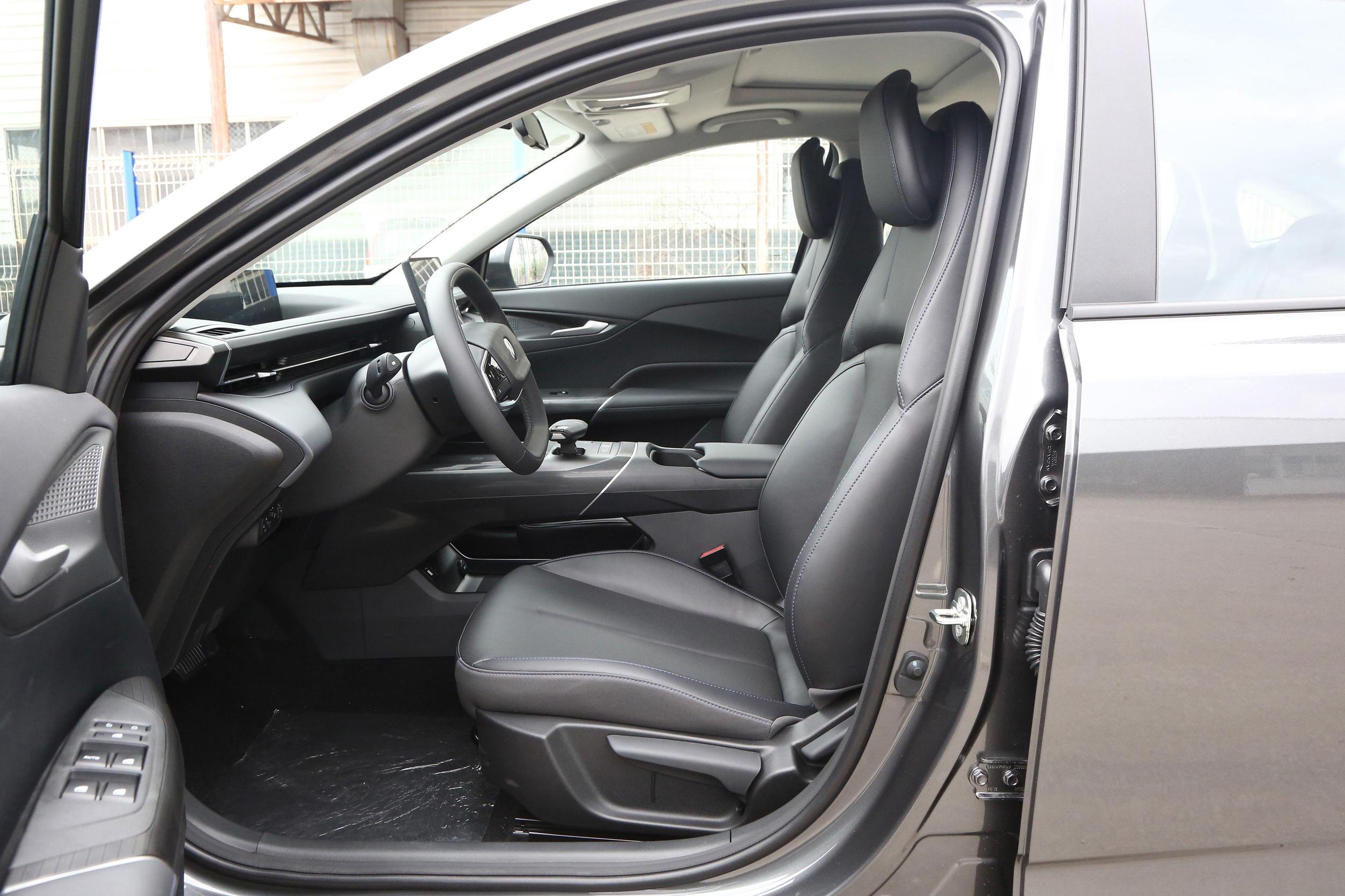Changan Lamore 4X4 Sedan Cars Front-Wheel Drive 200KM/H High Speed Nars with Rear Radar and McPherson Independent Suspension