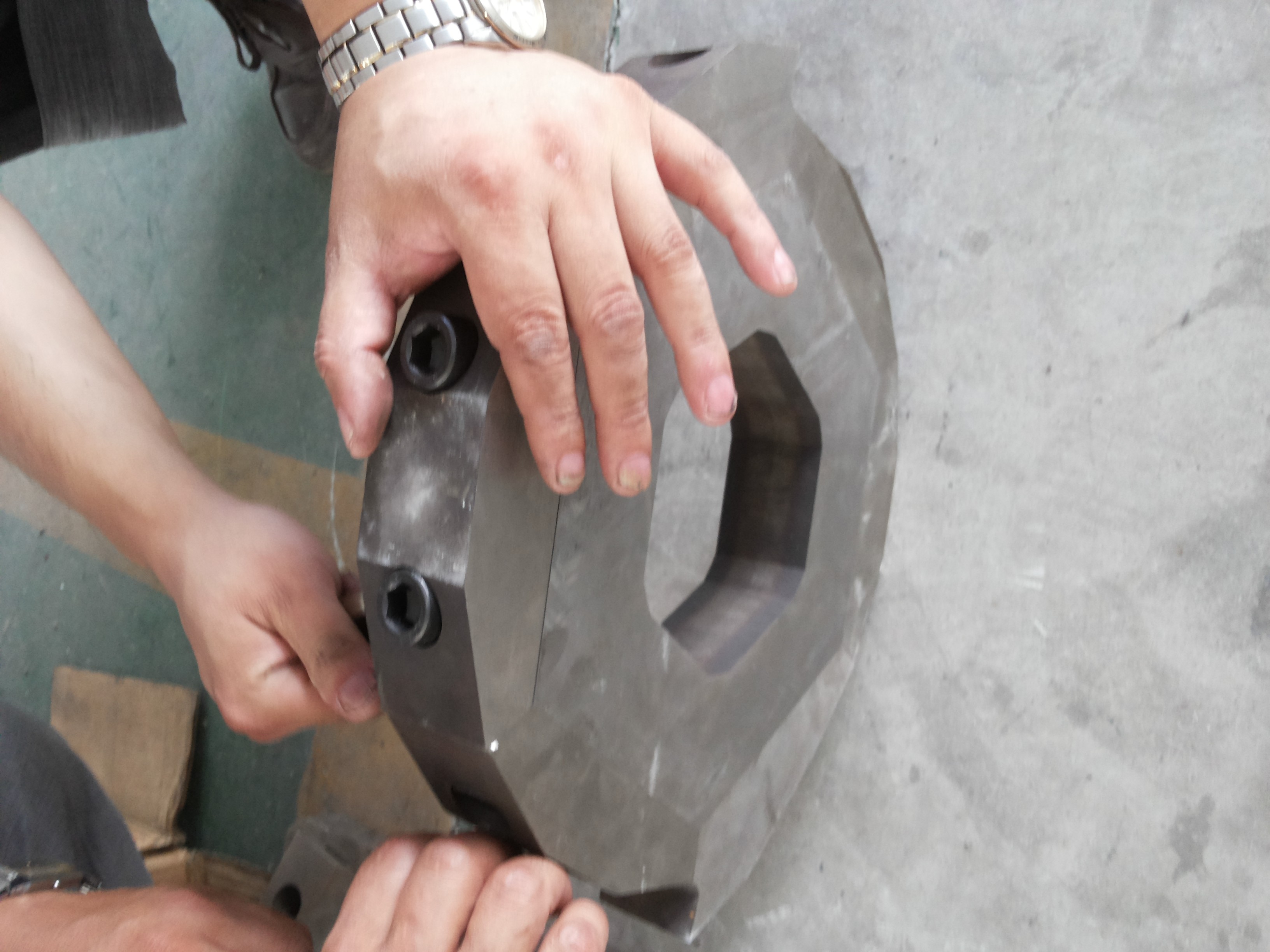 Exchangeable Blades Used Tire Shredder Tyre Shredding Equipment For Waste Tire Recycling Line