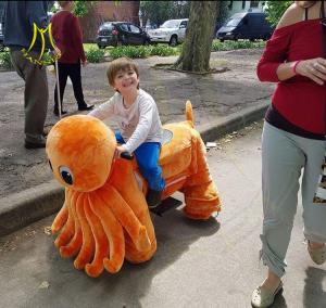 Wholesale Hansel amusement park elecrtric stuffed walking plush animal toy ride from china suppliers