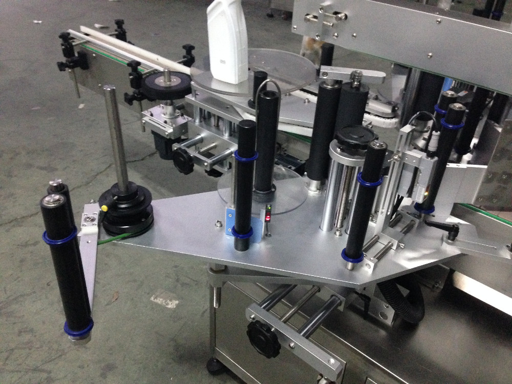 High Speed Bottle Sticker Labeling Machine Commercial Pet Bottle Labeling Machine