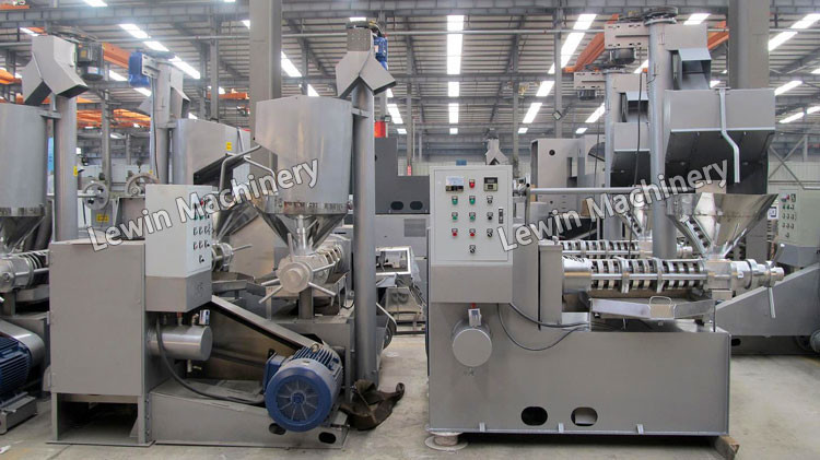 Multi Function Soybean Oil Expeller Powerful Motor Palm Oil Press Machine