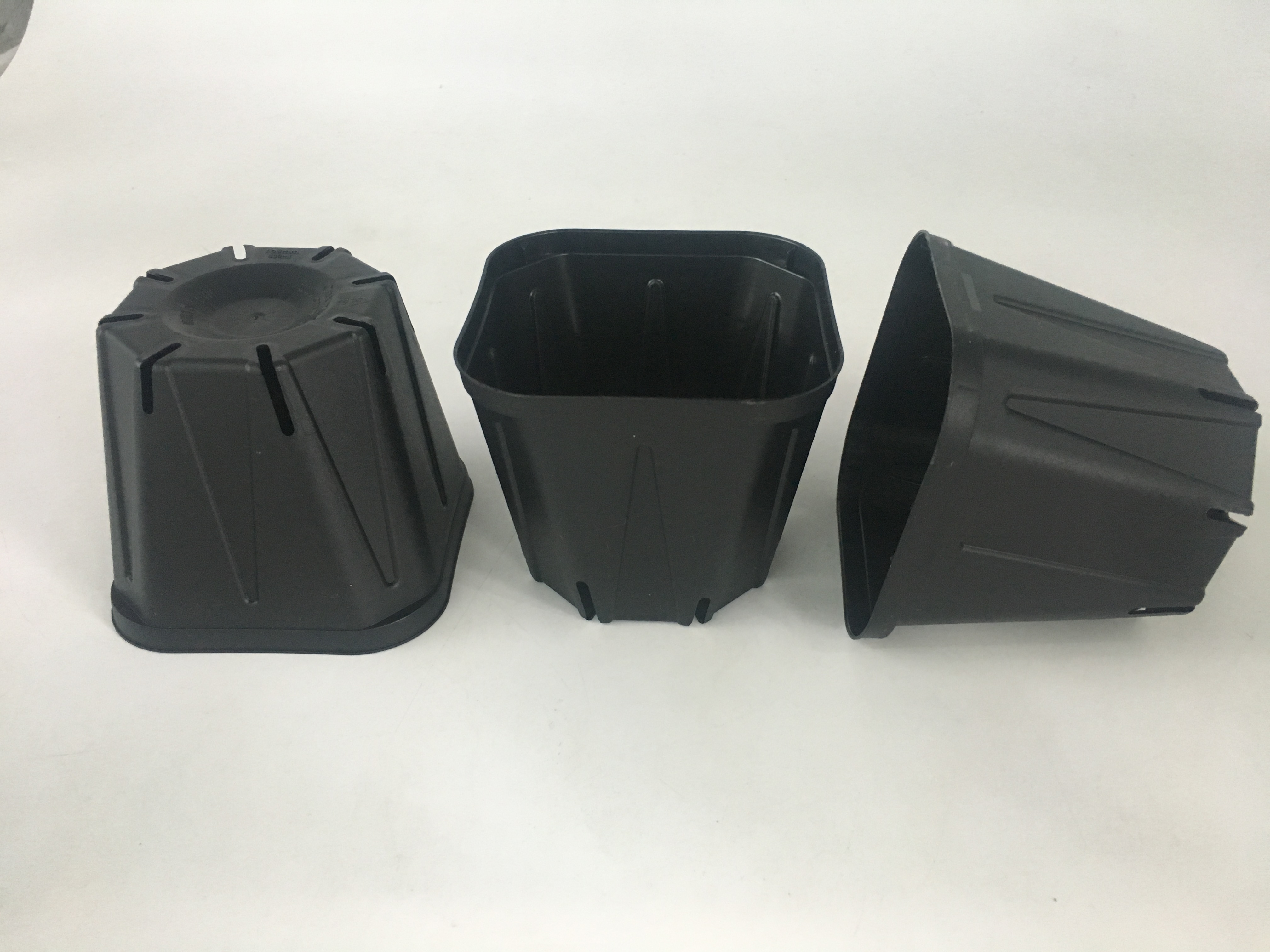 Durable whole sales black plastic seedling pot small square shape nursery pot